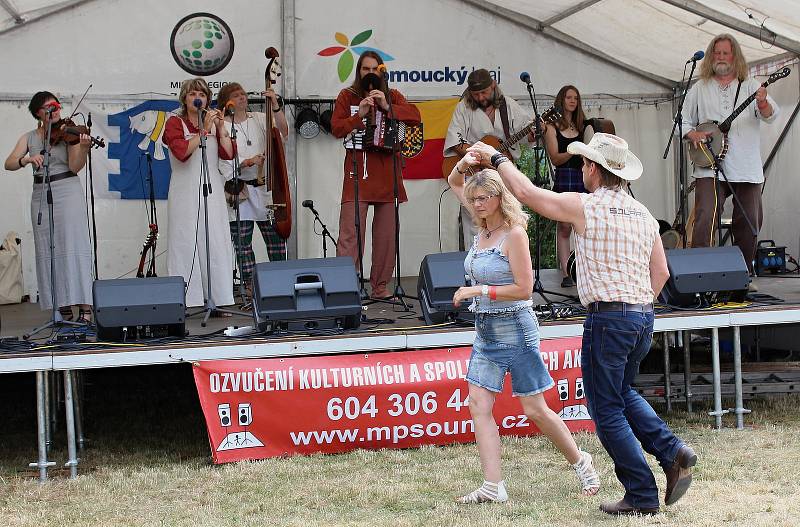 Středověké odpoledne na hradě v Brníčku 5. července 2017. Skupina Kelt Grass Band