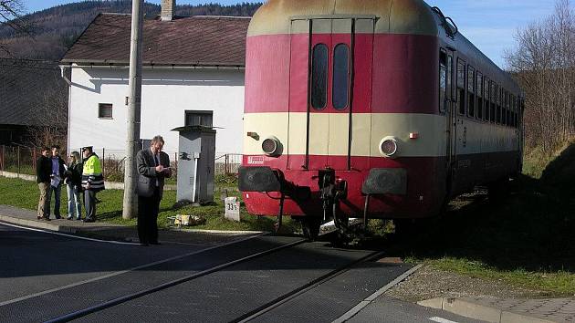 Snímky z místa tragické nehody na přejezdu v Lipové lázních