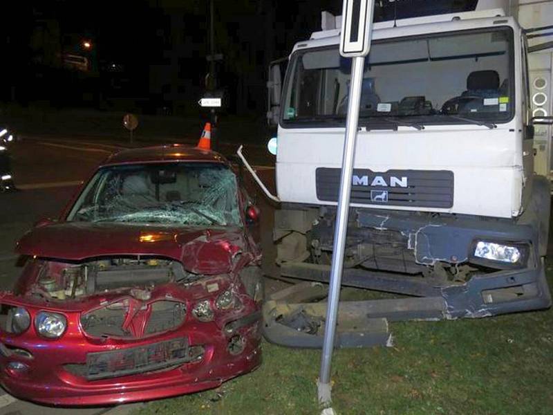 Řidič roveru vjel v pátek 4. listopadu v Jeseníku z vedlejší ulice přímo před kamion značky Man. Vyvázl s lehkým zraněním.