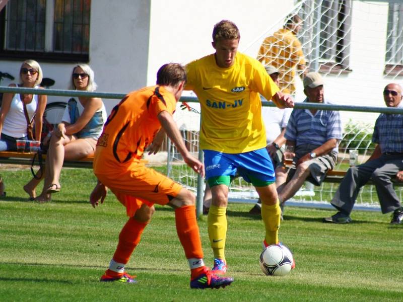 Přátelské utkání Zábřeh versus Šumperk (žluté dresy) v Leštině.