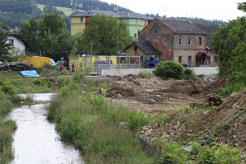 Stavba protipovodňových opatření na řece Desné - lokalita u soutoku Desné a Losinky.