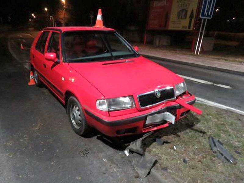 Opilý řidič v Jeseníku uvízl na ostrůvku