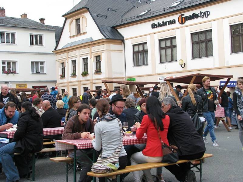 Na gastronomickém festivalu bylo živo.