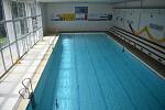 Krytý bazén v České Vsi v padesátém roce svého provozu. Září 2021