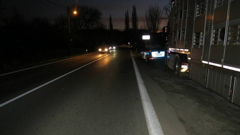 Úterní střet kamionu s cyklistou v blízkosti šumperského autoservisu Renault Kubíček.