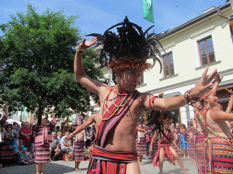 Roztančená ulice – jeden z programů XXII. Mezinárodního folklórního festivalu v Šumperku.