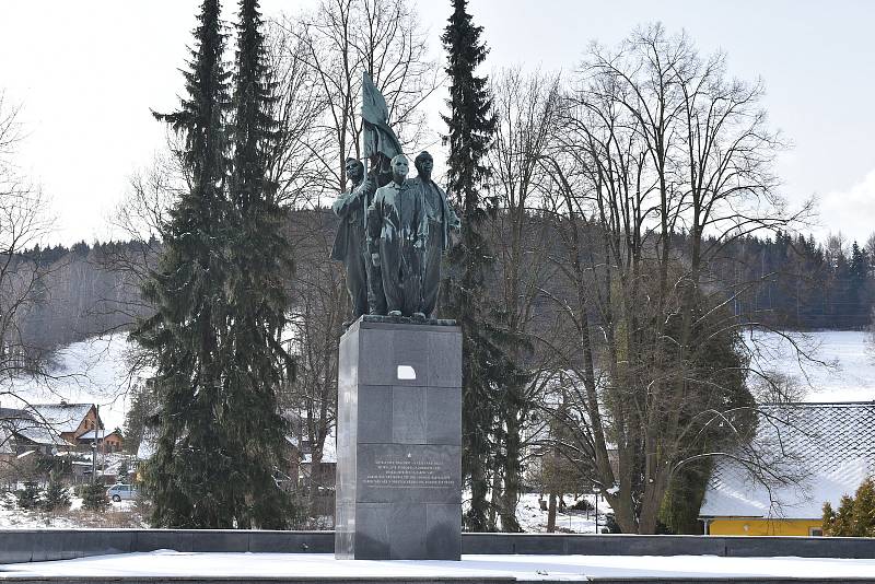 Lipová-lázně - památník obětem Frývaldovské stávky.