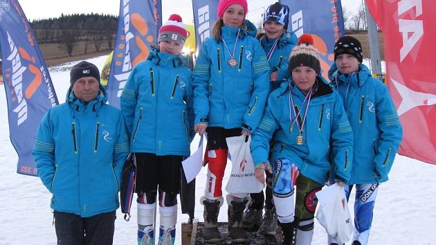 Členové výpravy Ski klubu Šumperk na Andělské hoře.