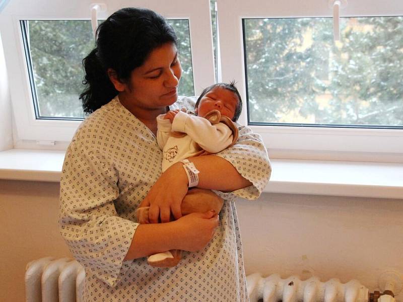 První letošní novorozenec v kraji Rostislav Zouhar s maminkou Martinou