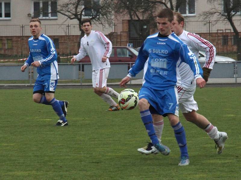 Fotbalisté Sulka Zábřeh (v modrém) proti Kojetínu