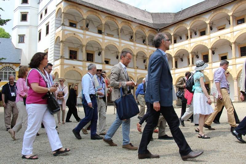 Návštěva účastníků kurzu Attingham Study Programme na zámku ve Velkých Losinách.