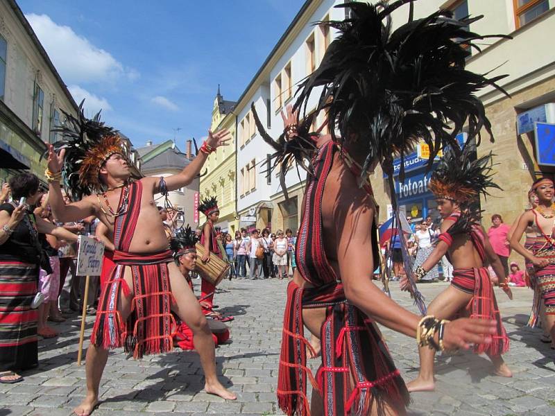 Roztančená ulice – jeden z programů XXII. Mezinárodního folklórního festivalu v Šumperku.