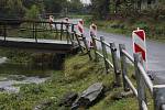 Obyvatelé Ondřejovic na Zlatohorsku čekají dva a půl roku po bleskové povodni na obnovu mostů a opravu koryta potoka.