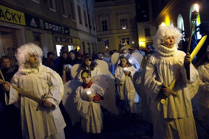 Tradiční mikulášský průvod v centru Šumperka.