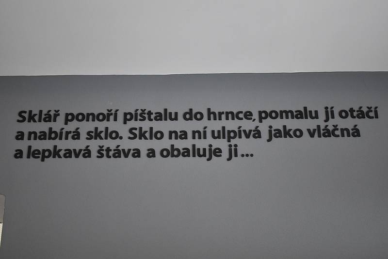 Muzeum rapotínské sklárny při slavnostním otevření.