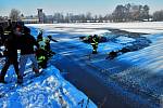 Záchranná akce hasičů na rybníku v Sudkově