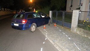 Nehoda opilého řidiče v Dittersdorfově ulici v Jeseníku, 11. srpna 2023