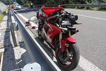 V neděli 7. 8. odpoledne srazil na Červenohorském sedle motorkář dva cyklisty.