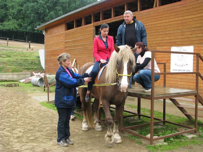 Deset let už funguje ve Vyšehorkách na Mohelnicku občanské sdružení Ryzáček, které nabízí především hiporehabilitaci.