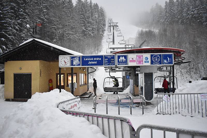 Ve skiareálu Přemyslov v Loučné nad Desnou se v neděli 6. února zasekla lanovka se 130 lidmi.