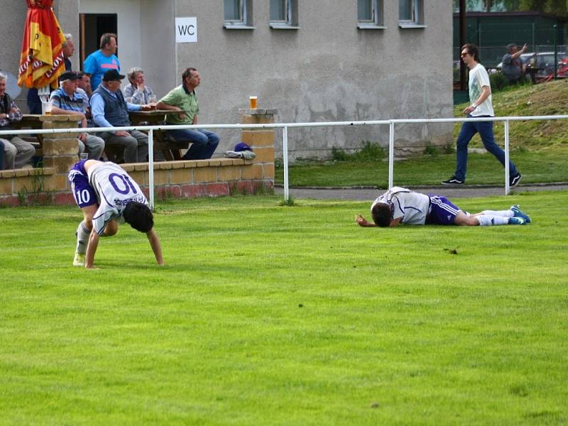 Mohelnice versus Mikulovice (červené dresy).