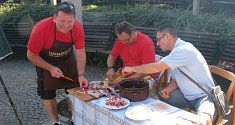 Vůně kotlíkového guláše se ve čtrvtek 15. srpna linula sady 1. máje v Šumperku. Konal se zde první ročník gulášového festivalu nazvaného Roztančené kotlíky.