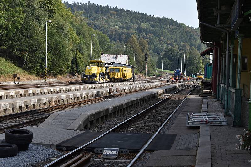 Opravované nádraží v Lipové-lázních.