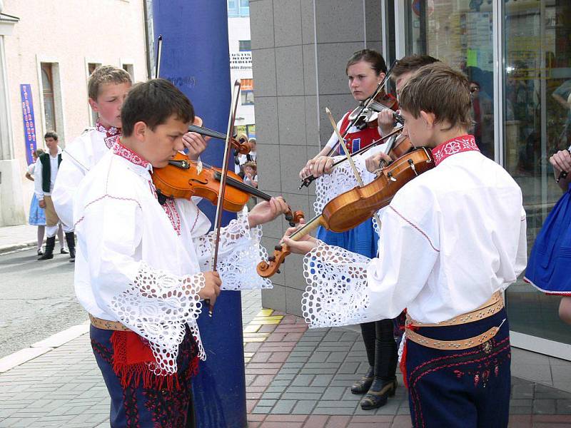 V centru Zábřehu tančily dětské folklórní soubory