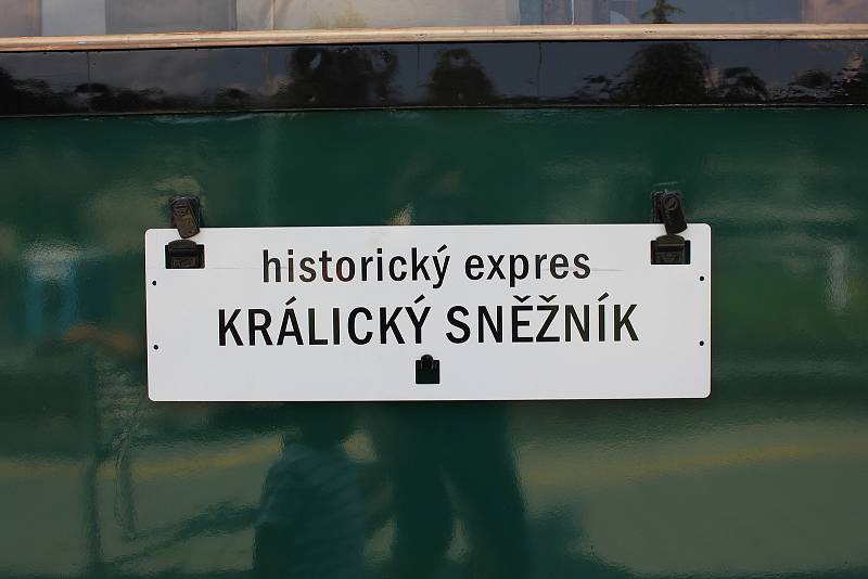 Historický expres Králický Sněžník na nádraží v Hanušovicích