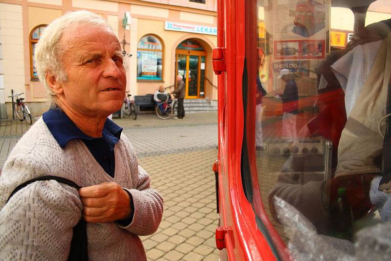 Legendární londýnský doubledecker, který zve na olympiádu do Londýna, dorazil také do Šumperku