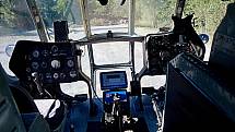 Transport vyrubané kleče v Jeseníkách zajišťuje vrtulník. Září 2020