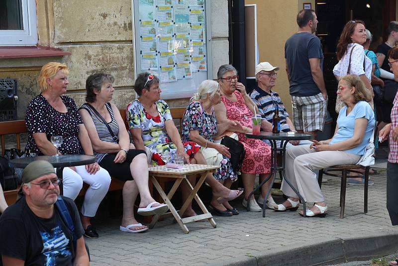 Odhalení pomníku připomínajícího příchod Řeků na Jesenicko.