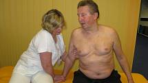 Bobathovu metodu, která pomohla k návratu do běžného života i Josefu Kaňokovi, cvičí v šumperské nemocnici s pacienty pětice speciálně vyškolených fyzioterapeutů.
