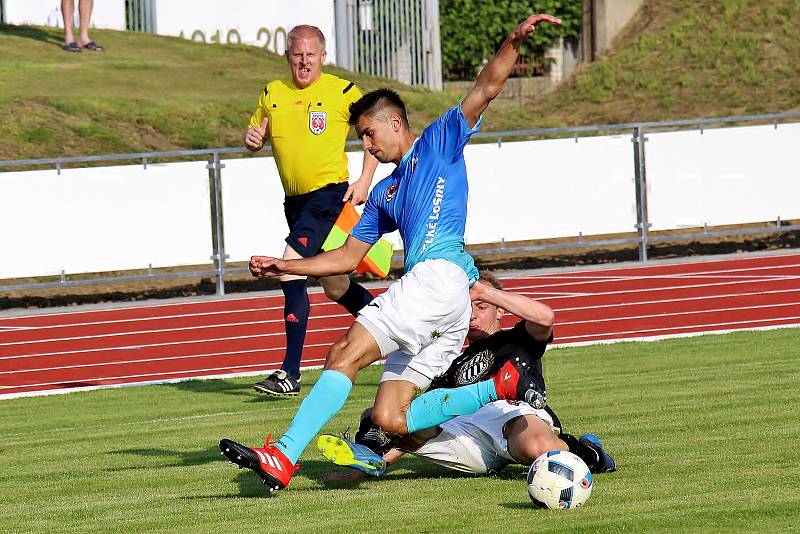 Velké Losiny (v modrém) uspěly v Zábřehu na penalty