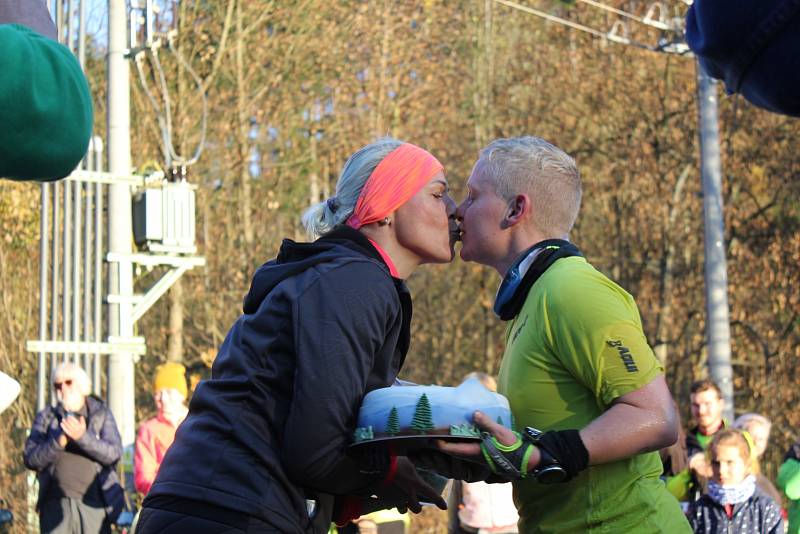  Tomáš Štverák ze Zubří pokořil během uplynulého víkendu devětadvacetkrát Radhošť. Pomáhal tak malému Kubovi a s ním další lidé