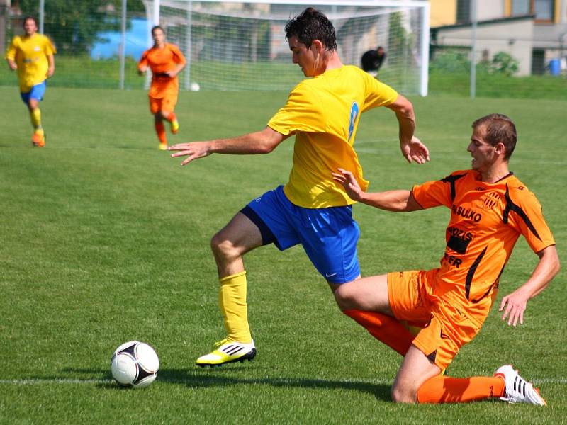 Přátelské utkání Zábřeh versus Šumperk (žluté dresy) v Leštině.