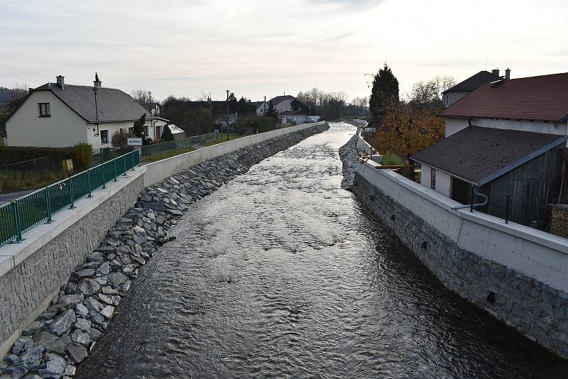 Protipovodňová opatření na řece Desné - lokalita u rapotínského kostela.