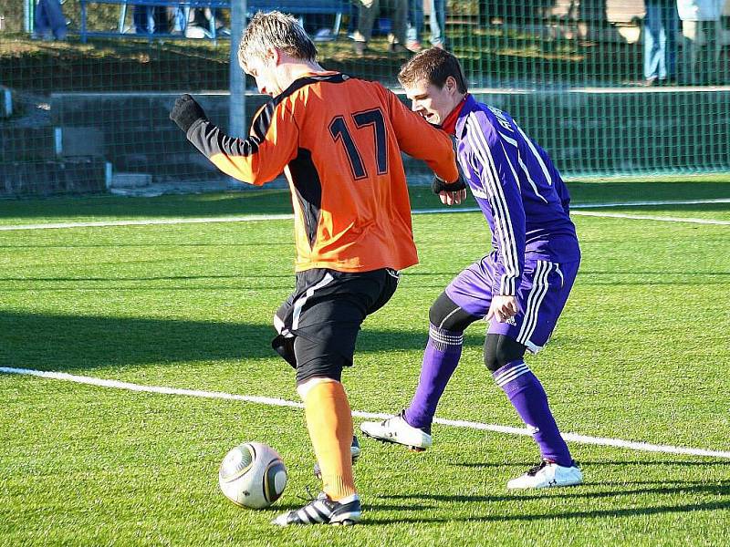 Snímky z přípravného utkání fotbalistů Mohelnice (modré dresy) se Šumperkem