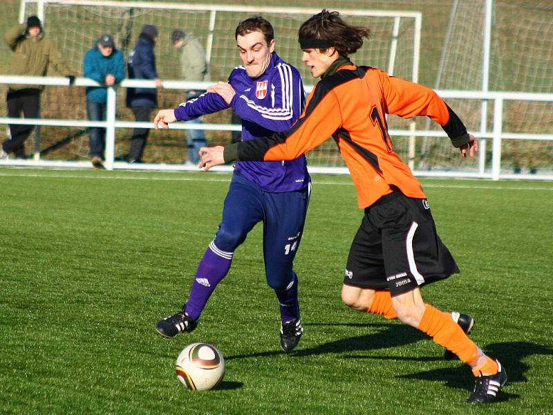 Snímky z přípravného utkání fotbalistů Mohelnice (modré dresy) se Šumperkem