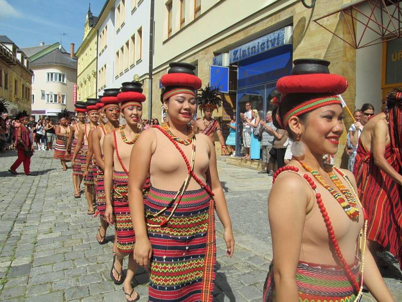 Roztančená ulice – jeden z programů XXII. Mezinárodního folklórního festivalu v Šumperku.