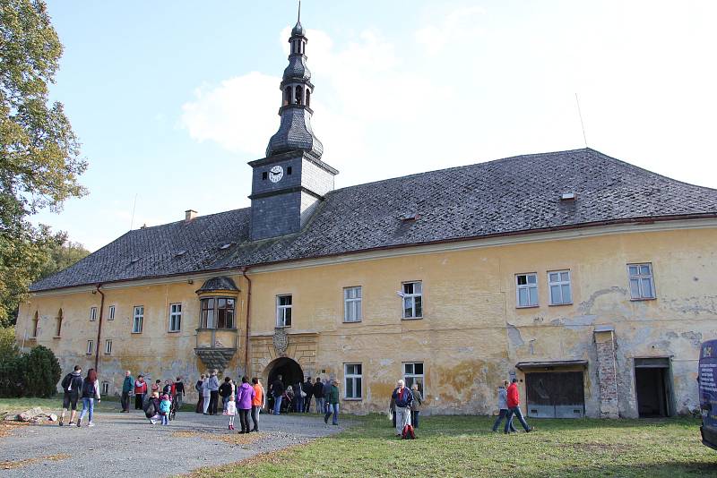 Zámek v Rudě nad Moravou si v sobotu 30. září mohla po čtvrtstoletí prohlédnout veřejnost.