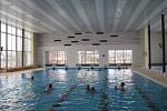 Po půlroční rozsáhlé rekonstrukci přivítal bazén v Mohelnici první plavce.