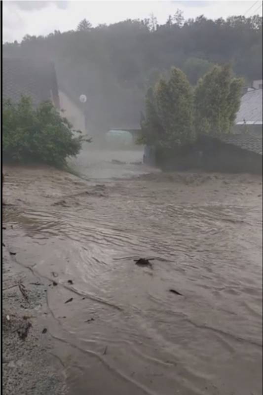 Následky průtrže mračen ve čtvrtek 13. června v Brníčku.