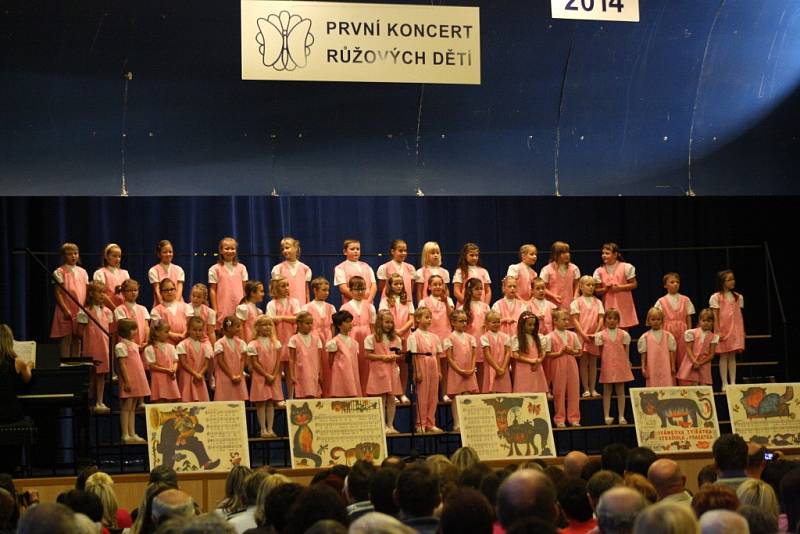 První koncert Růžových dětí dětského pěveckého sboru Motýli Šumperk 1. listopadu 2014.