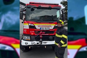 V Zábřehu propagují nový hasičský vůz virální reklamou na Bentley.