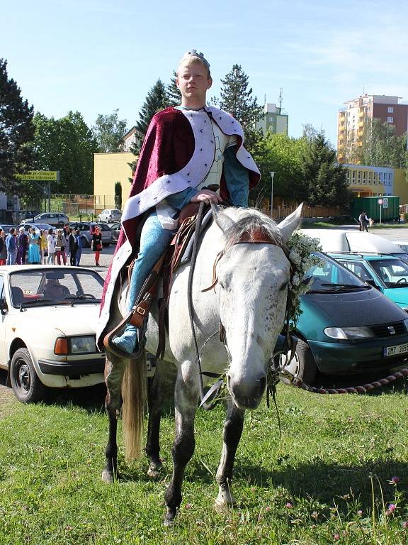 Majálesový průvod v Zábřehu, pátek 18. května 2012.