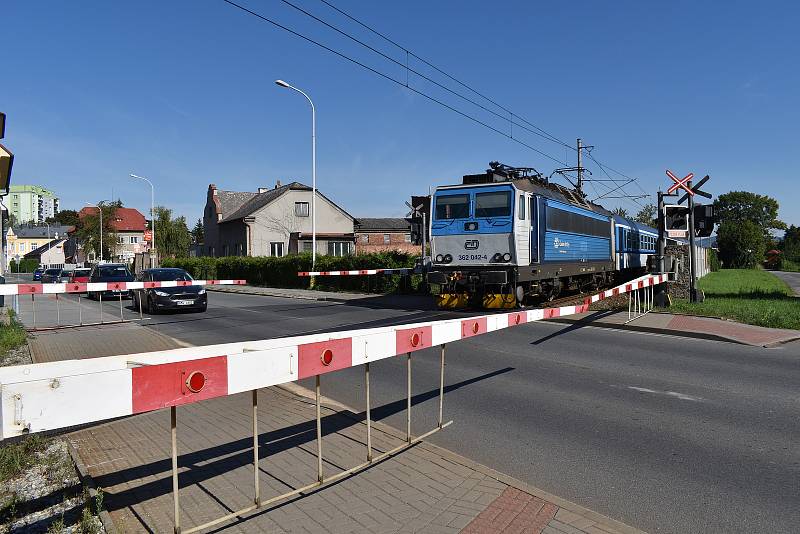 Přejezd na ulici ČSA v Zábřehu v úterý 8. září ráno. V tu dobu již zabezpečovací zařízení fungovalo normálně.