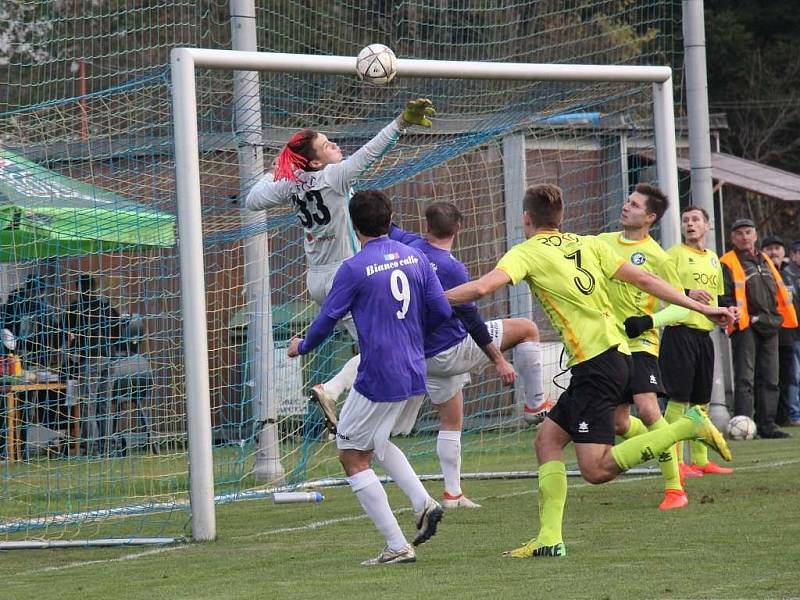 Rapotín (ve žlutém) zdolal v derby Velké Losiny.