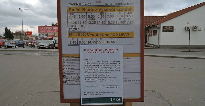 Prázdné autobusové nádraží v Šumperku. Řidiči autobusů stávkují