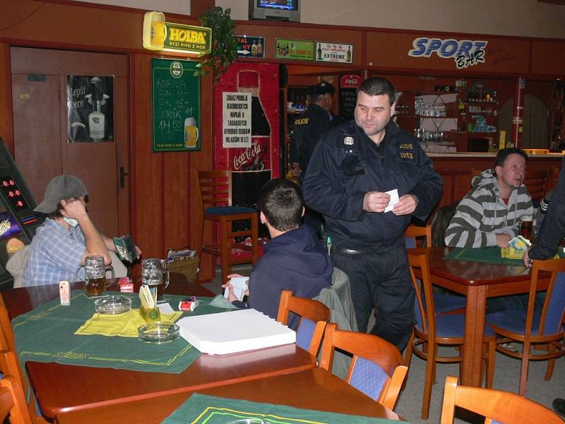 Během akce Bezpečná lokalita se policisté soustředili i na kontrolu nalévání alkoholu mladistvým v restauracích na Šumpersku.